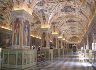 Los museos del Vaticano en una exposición fotográfica