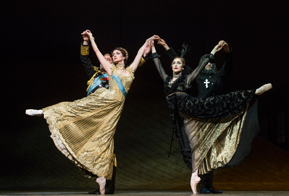 bailarines de ballet argumentos de ballet  Ballet Anastasia de Kenneth MacMillan. Música: Piotr Ilich Chaikovski y Bohuslav Martinů