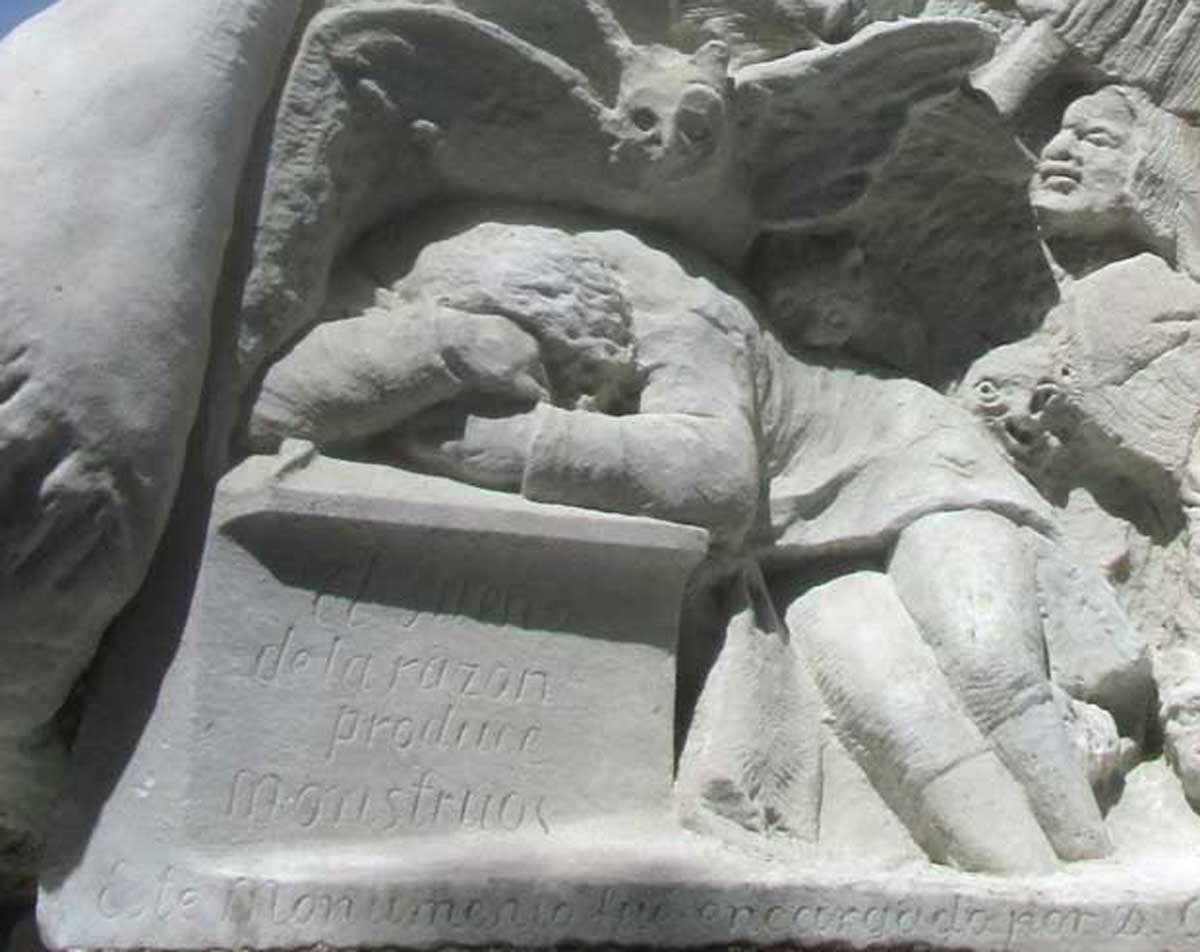 Detalle del pedestal de Goya
