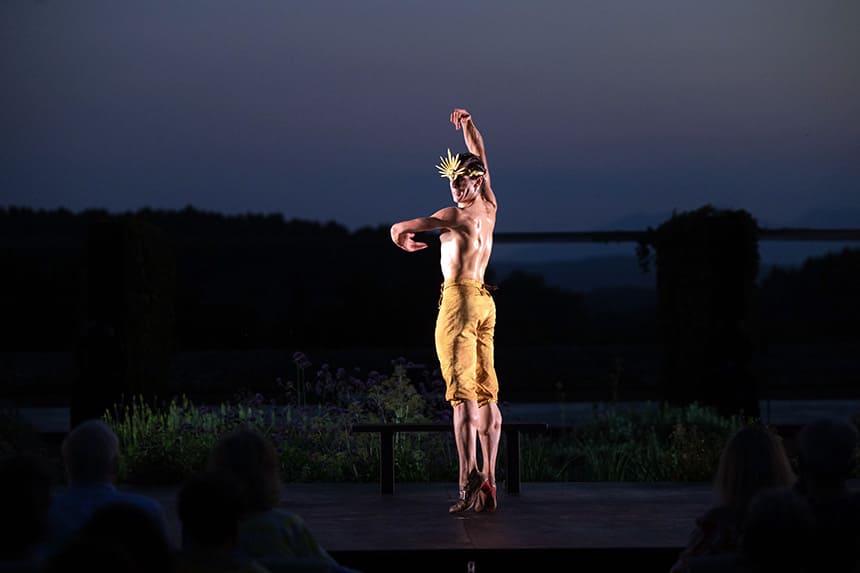 Bernal da vida a las esculturas de Rodin en los jardines de la Nueva Bodega Peralada | Danza Ballet