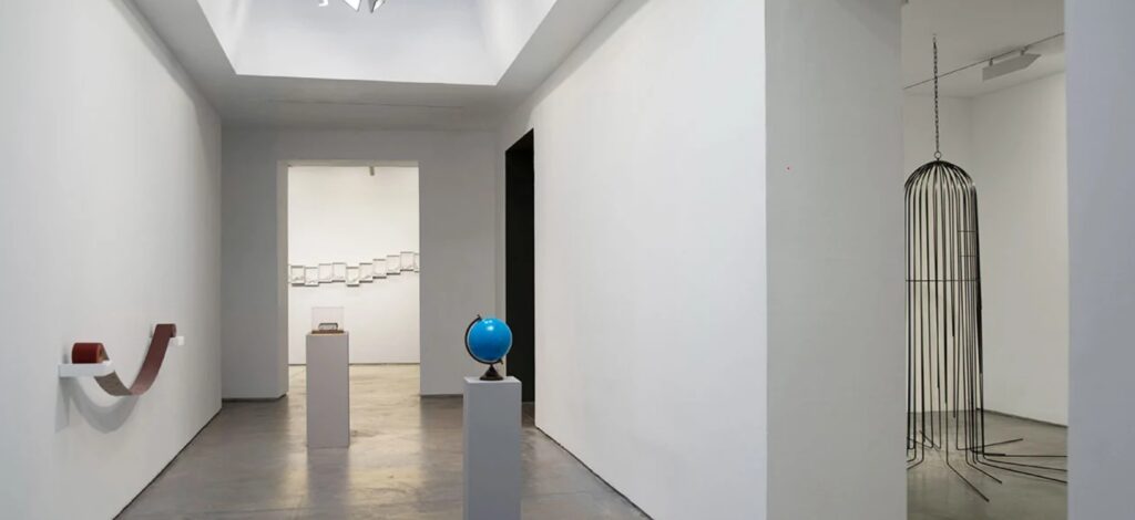 Vista de la exposición Diana Fonseca. Mi mundo como objeto. Galería Max Estrella, Madrid