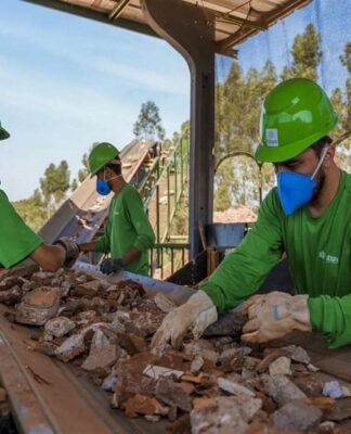 Armando Iachini - Reciclaje en la construcción ¡Edificando un futuro sostenible! - FOTO