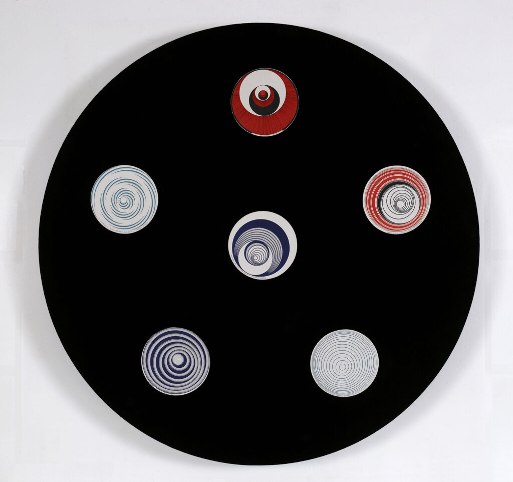 Marcel Duchamp. Rotoreliefs (Relieves de rotor), 1935 (1965). Colección Marion Meyer. Association Internationale Man Ray, París. © Man Ray 2015 Trust / VEGAP, 2024