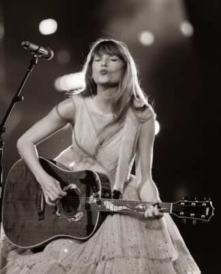 Taylor Swift anunció la última versión de su disco con otro tema extra