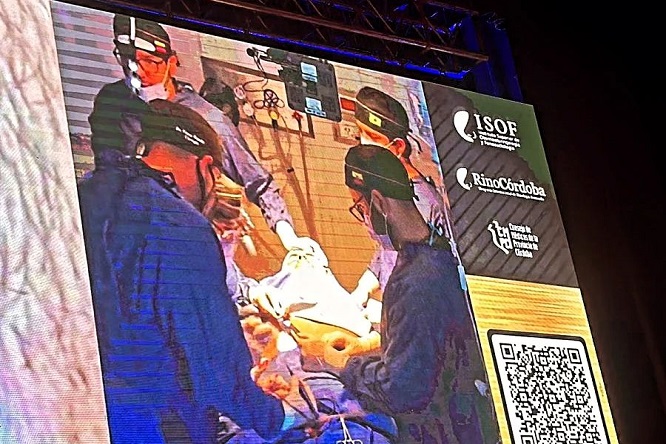Dr. Froilán Páez realizó cirugía en vivo en simposio RinoCórdoba 2024 - FOTO