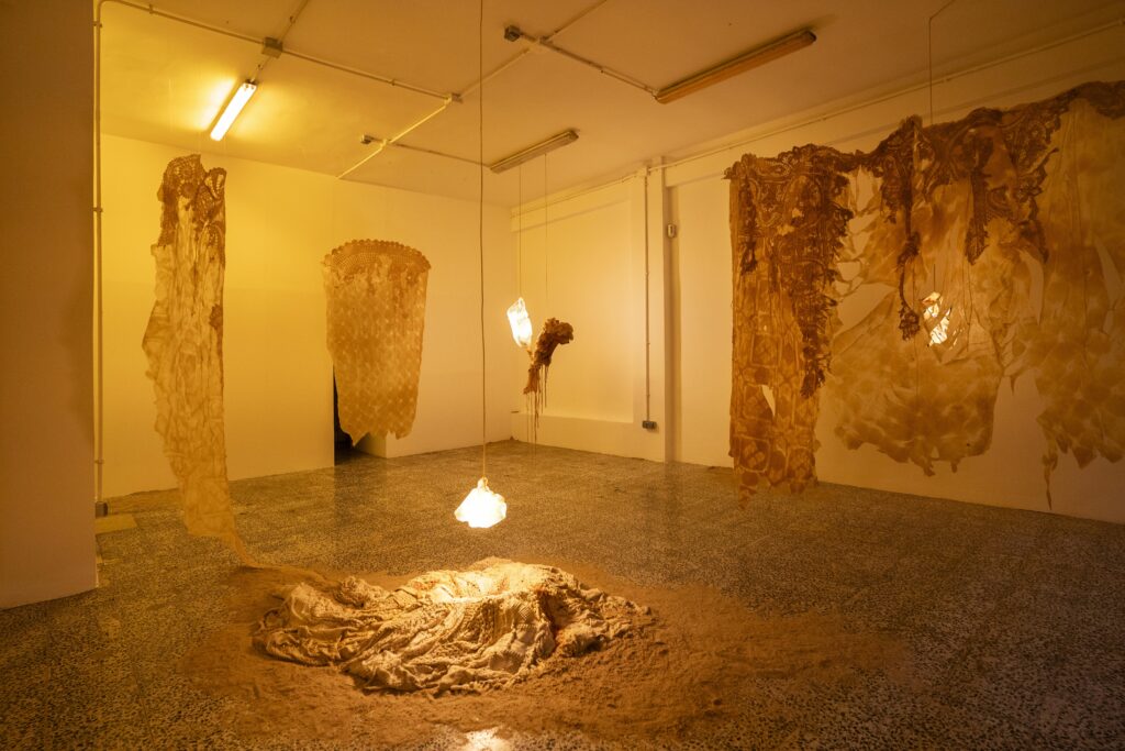 Maya Pita-Romero. Desde dentro, parece que brota algo. Galería El Chico, 2024