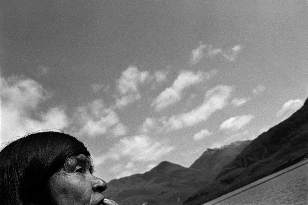 Paz Errázuriz. Atáp, Ester Edén Wellington, Puerto Edén, de la serie Los nómadas del mar, 1995. Colecciones Fundación MAPFRE