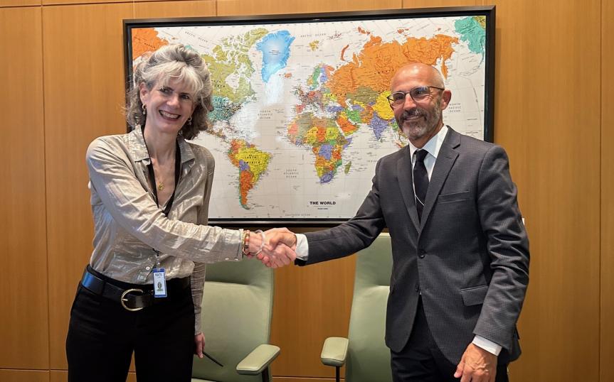 La directora del Programa de Artes de Bloomberg Philanthropies, Kate D. Levin, y el subdirector general de Cultura y Centros de la Fundación ”la Caixa”, Rafael Chueca