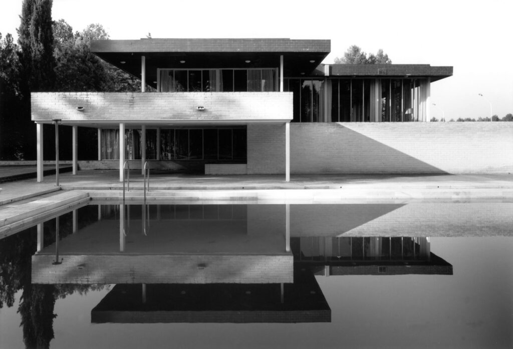 Tiro de pichón en el pantano de Cubillas, Granada, 1966-1967. Fotografía: Lluis Casals.