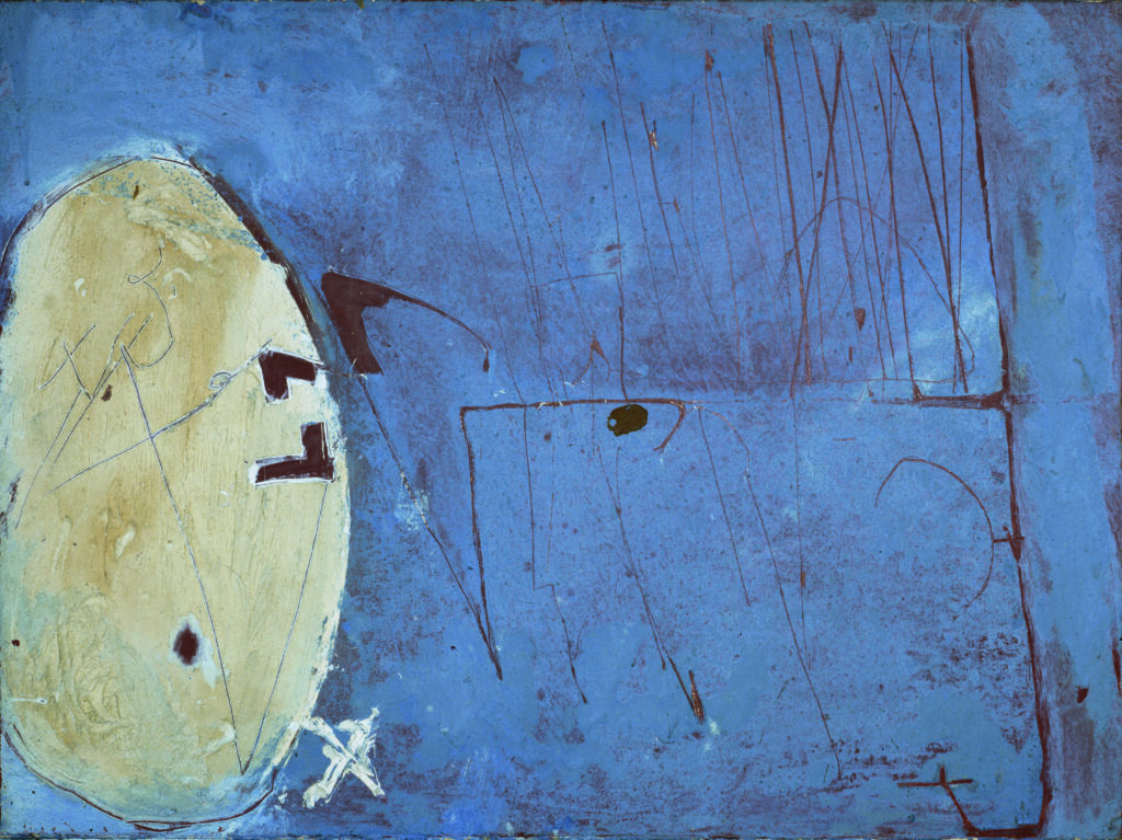 Antoni Tàpies. Peinture en blau (Pintura en azul), 1955. Colección Suñol Soler © Comissió Tàpies, VEGAP,  Málaga, 2026