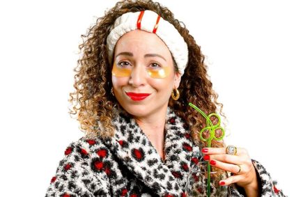 Ale Otero grabará su especial de comedia "Doña" en Caracas