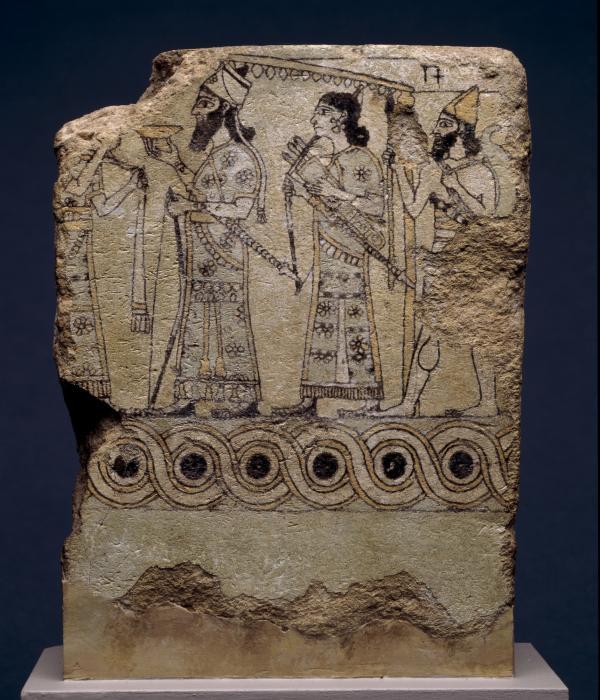 Talla en marfil de una mujer asomada a una ventana, 900-700 a. de C., palacio noroeste, Nimrud (Irak)., 1848,0720.128. © The Trustees of the British Museum