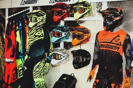 Alberto Constantino Konrad Dávila | Armadura sobre ruedas: ¡El equipo vital para conquistar el terreno off-road!