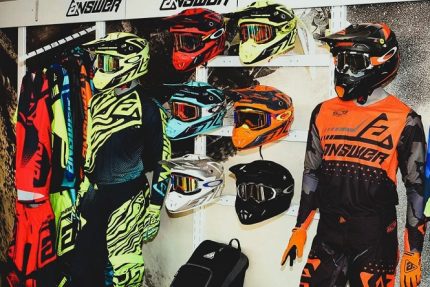 Alberto Constantino Konrad Dávila - Armadura sobre ruedas ¡El equipo vital para conquistar el terreno off-road! - FOTO