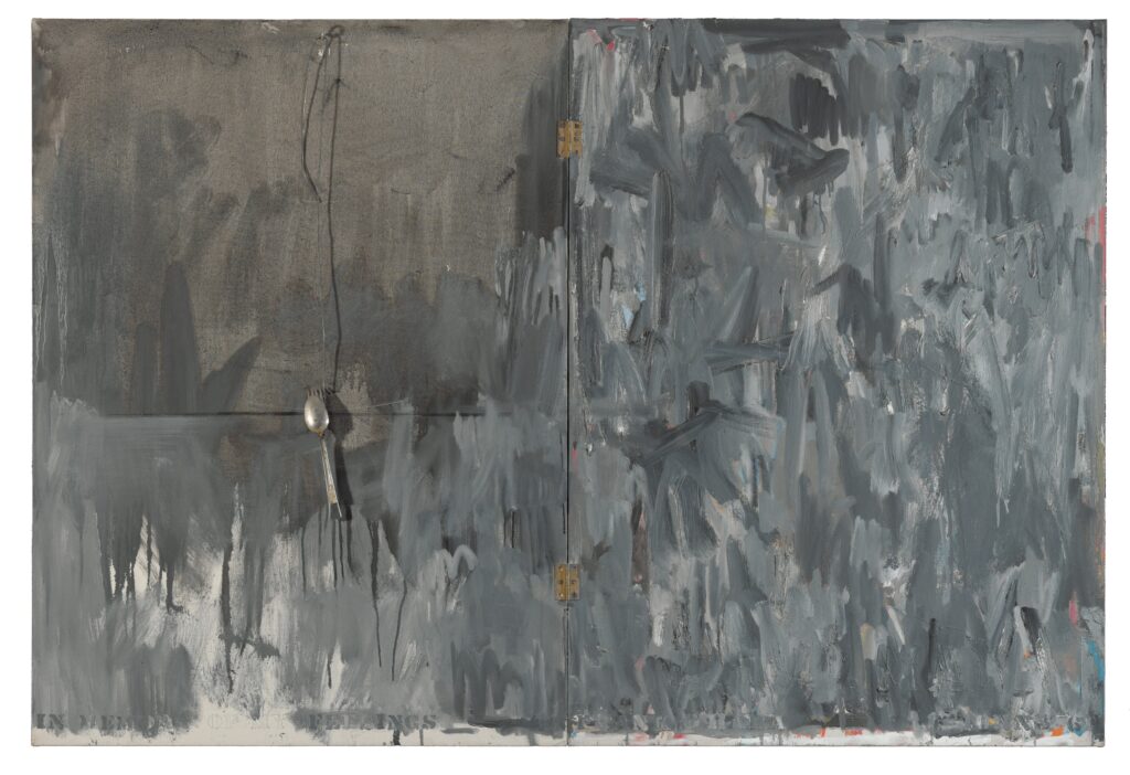 Jasper Johns. En memoria de mis sentimientos - Frank O'Hara, 1961. Museum of Contemporary Art Chicago. Donación parcial de Apollo Plastics Corporation. Cortesía Stefan T. Edlis y H. Gael Neeson © Jasper Johns, VEGAP, Bilbao, 2026  Jasper Johns Descargar imagen  Jasper Johns  Banderas (Flags), 1987 Encáustica y collage sobre lienzo 65,5 x 83,8 cm Colección del artista © Jasper Johns, VEGAP, Bilbao, 2026  Jasper Johns Descargar imagen  Jasper Johns  Sin título, 1964–65 Óleo y carboncillo, sobre lienzo con objetos, (4  paneles) 182,9 x 426,7 cm Stedelijk Museum, Ámsterdam © Jasper Johns, VEGAP, Bilbao, 2026  Jasper Johns Descargar imagen  Jasper Johns  La bañera (The Bath), 1988 Encáustica sobre lienzo 122,6 x 153 cm Kunstmuseum Basel Adquirida con una aportación de los Freunde des Kunstmuseums Basel 1988 © Jasper Johns, VEGAP, Bilbao, 2026