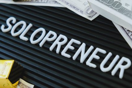 Carlos Julio Heydra Castillo | Solopreneur: El poder de emprender en solitario