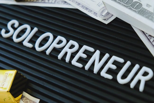 Carlos Julio Heydra Castillo - Solopreneur; El poder de emprender en solitario - FOTO