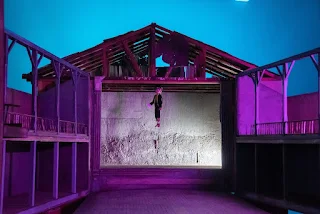 La voz de Andrés Pérez revive en un teatro abandonado.