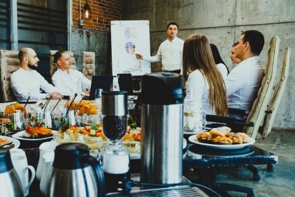 Sol Sthormes | Catering corporativo: ¡Activo estratégico para la productividad en Venezuela!