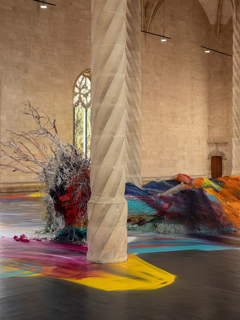 Katharina Grosse. Arrels, 2026. Cortesía de Es Baluard Museu. Fotografía: Bruno Daureo. © de la obra, Katharina Grosse, VEGAP, Illes Balears, 2026