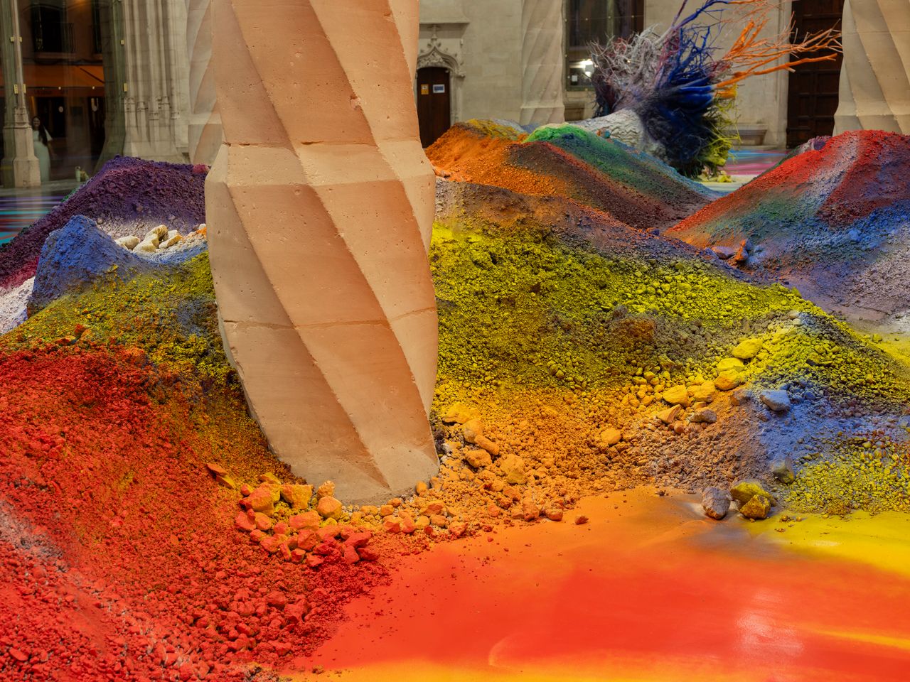 Katharina Grosse. Arrels, 2026. Cortesía de Es Baluard Museu. Fotografía: Bruno Daureo. © de la obra, Katharina Grosse, VEGAP, Illes Balears, 2026