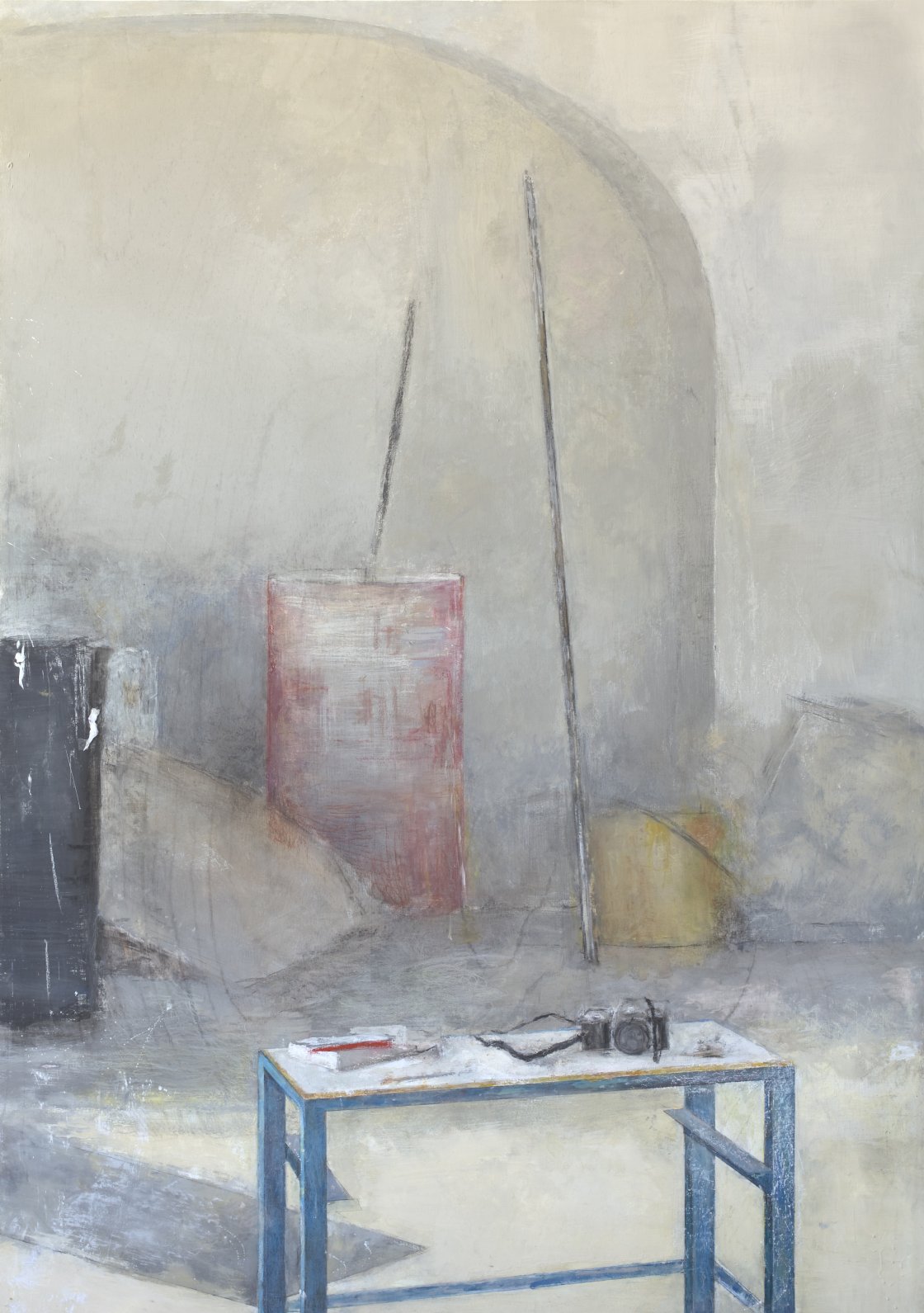 Carmen Laffón. La cal. Bidón y mesa azul, 2013. Colección privada, Sevilla. © Carmen Laffón, VEGAP, Madrid, 2026. Fotografía: Claudio del Campo