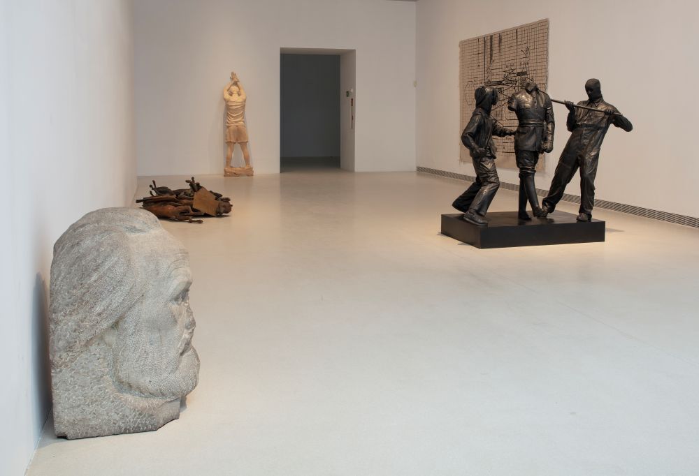 Vista de sala de la exposición "Fernando Sánchez Castillo. La Perla Peregrina". Palacio de Velázquez, Museo Reina Sofía, 2026. Fotografía: Fátima Sanz