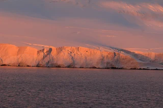 Científicos rastrean contaminantes invisibles en la Antártica