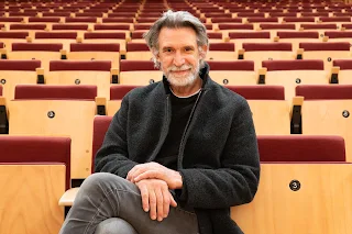 El actor Francisco Melo y el director italiano Giovanni Panella debutan junto a la Sinfónica Nacional de Chile
