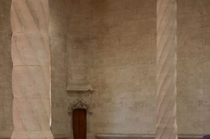 Katharina Grosse en la Llotja de Palma, todo es pintura