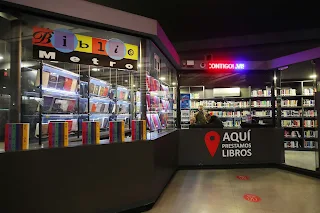 Ministerio de las Culturas celebra 30 años de Bibliometro acercando la lectura a miles de personas