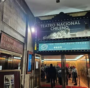 Teatro Nacional Chileno extiende la temporada de Los invasores tras éxito de ventas