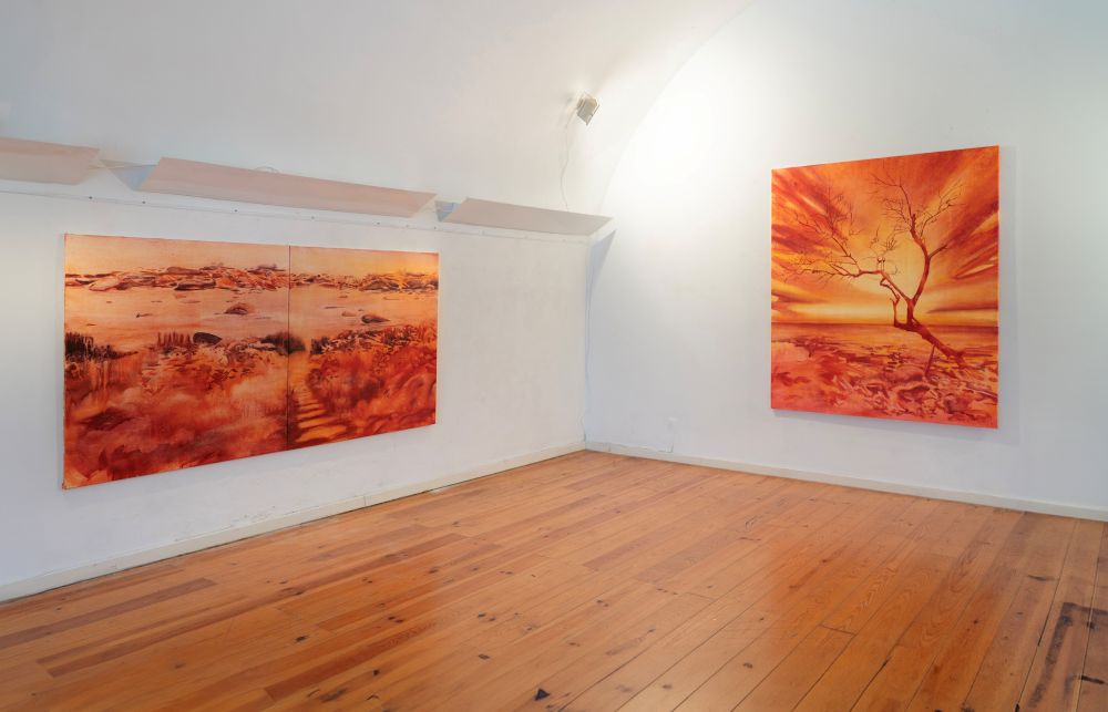 Vista de sala de la exposición “En las afueras del paraíso. El camino”. Lisboa, 2024