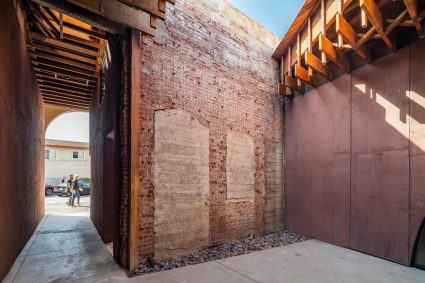 Carlos Julio Heydra Castillo: Arquitectura de Reutilización Adaptativa y el arte de no perder el alma.