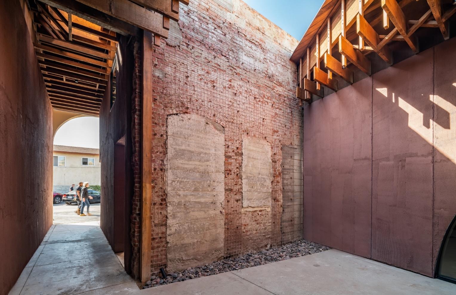 Carlos Julio Heydra Castillo: Arquitectura de Reutilización Adaptativa y el arte de no perder el alma